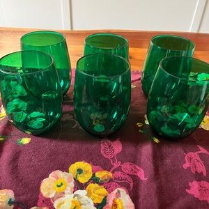 New HD Designs translucent green stemless wine glasses use plainor Cricut crafts